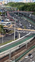 Rodoviários realizam protesto e interditam via da Avenida Paralela em Salvador; veja