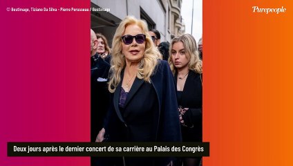 Deux jours après le tout dernier concert de sa vie, Sylvie Vartan star d'un évènement mode avec sa fille Darina et plusieurs Miss France