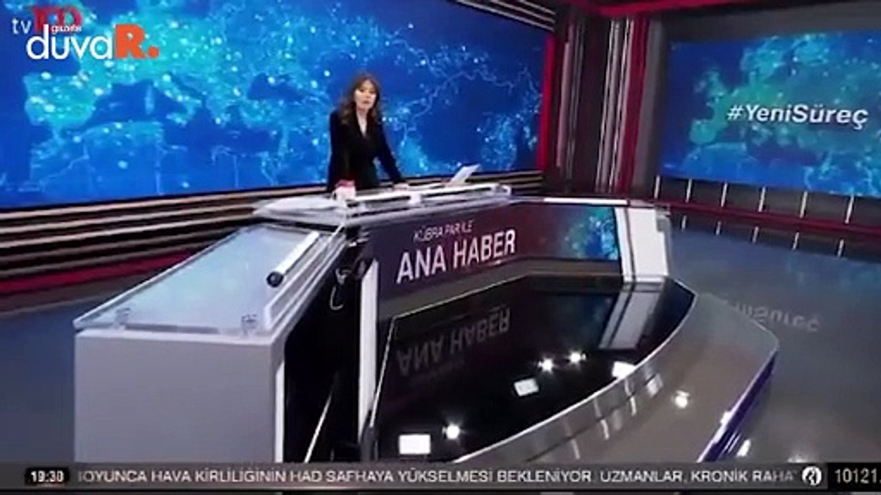 Kübra Par'ın el hareketine inceleme