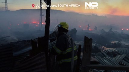 Bairro em Joanesburgo, na África do Sul, consumido por incêndio