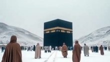 "Khana Kaaba Covered in Snow! ❄️ 300M Views and Counting!"