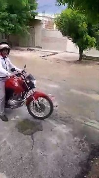 Moradora cobra melhorias na infraestrutura da Rua Manoel Pedro, no Monte Castelo, em Patos