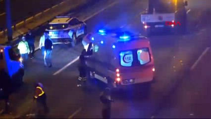 Ümraniye TEM Otoyolu'nda otomobil yolcu otobüsüne çarptı: 2 yaralı