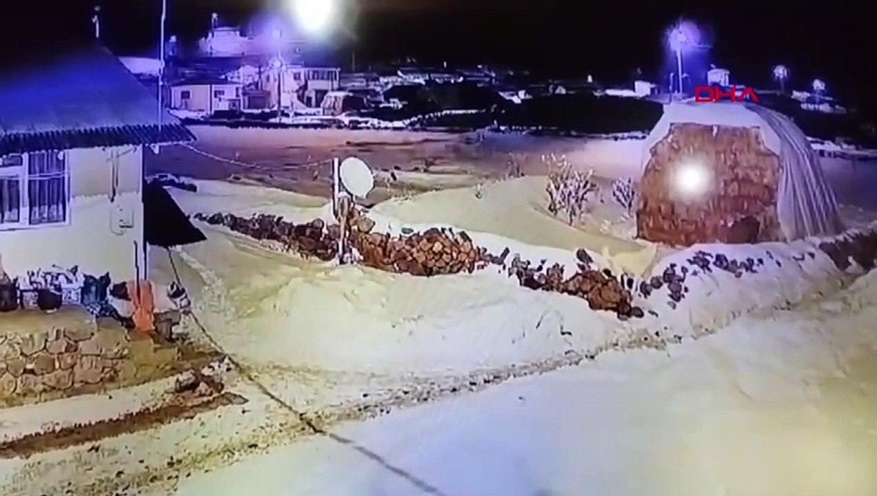 Ardahan'da korkusuz çoban köpeği, kurt sürüsüne...