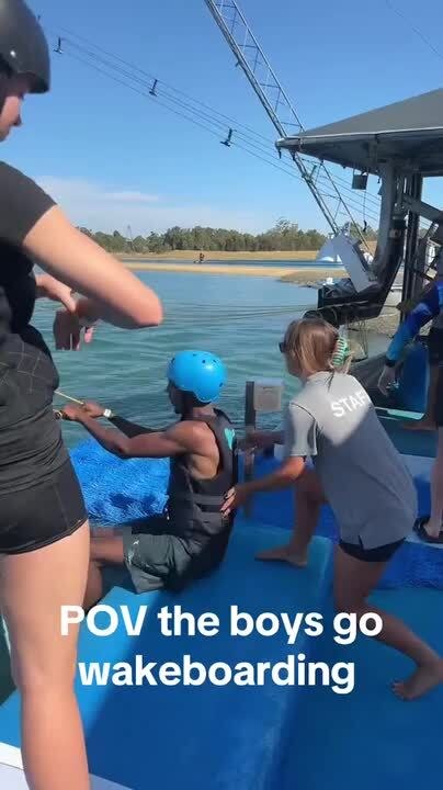 Friends Attempt Wakeboarding and End up Failing in Water