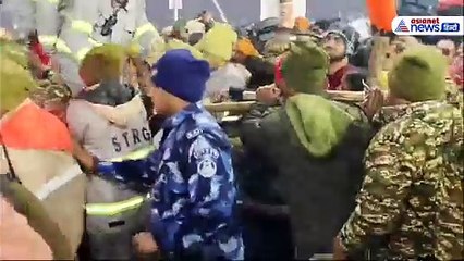 भीड़ में महिला बेहोश, बुलट ट्रेन की स्पीड से पुलिस ने पहुंचाया एंबुलेंस में...