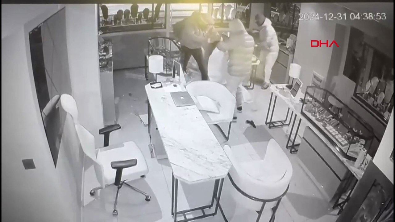 Kadıköy'de kuyumcudan 4 milyon liralık hırsızlık kamerada