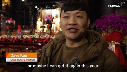 New Year Temple-Goers in Taiwan Rush To Be First To Present Incense