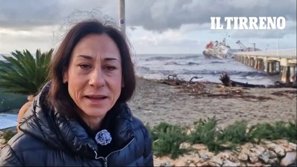 Nave incagliata a Marina di Massa: l'incidente e il pericolo inquinamento, il punto della nostra giornalista