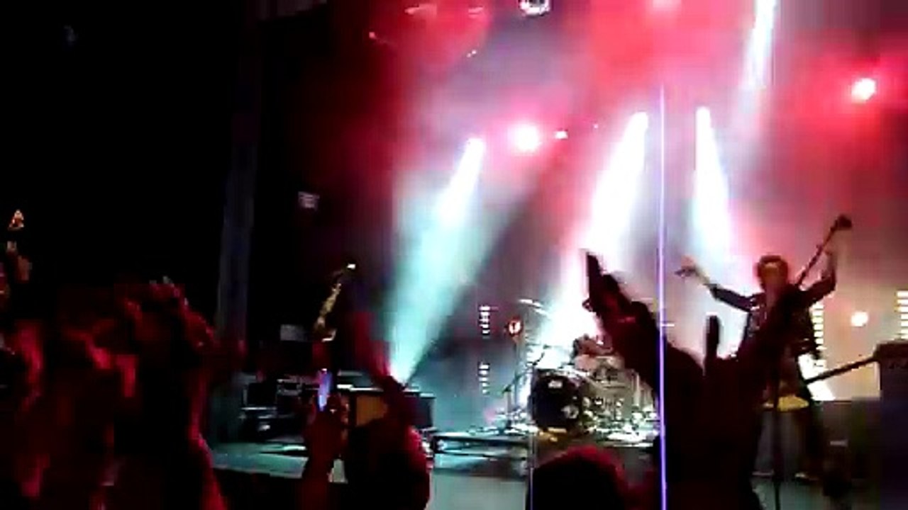 The Darkness - Heart Explodes