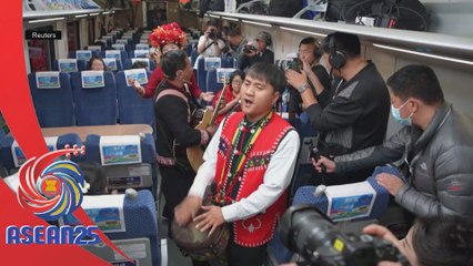 Persembahan unik di gerabak kereta api China-Laos