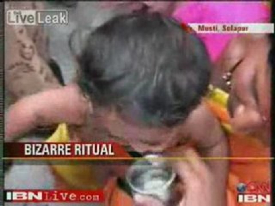 Un rituel bizarre bébé volant