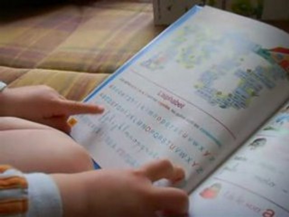 Ewan apprend les lettres