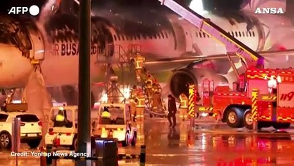 Corea del Sud, aereo prende fuoco a terra: evacuate 176 persone