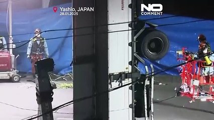 Japonya'da kamyon obruk tarafından yutuldu, kurtarma çalışmaları ikinci delik nedeniyle zorlaştı