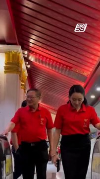 นายกฯ อิ๊งค์ นั่งรถไฟฟ้าร่วมงานตรุษจีนเยาวราชประจำปี 2568