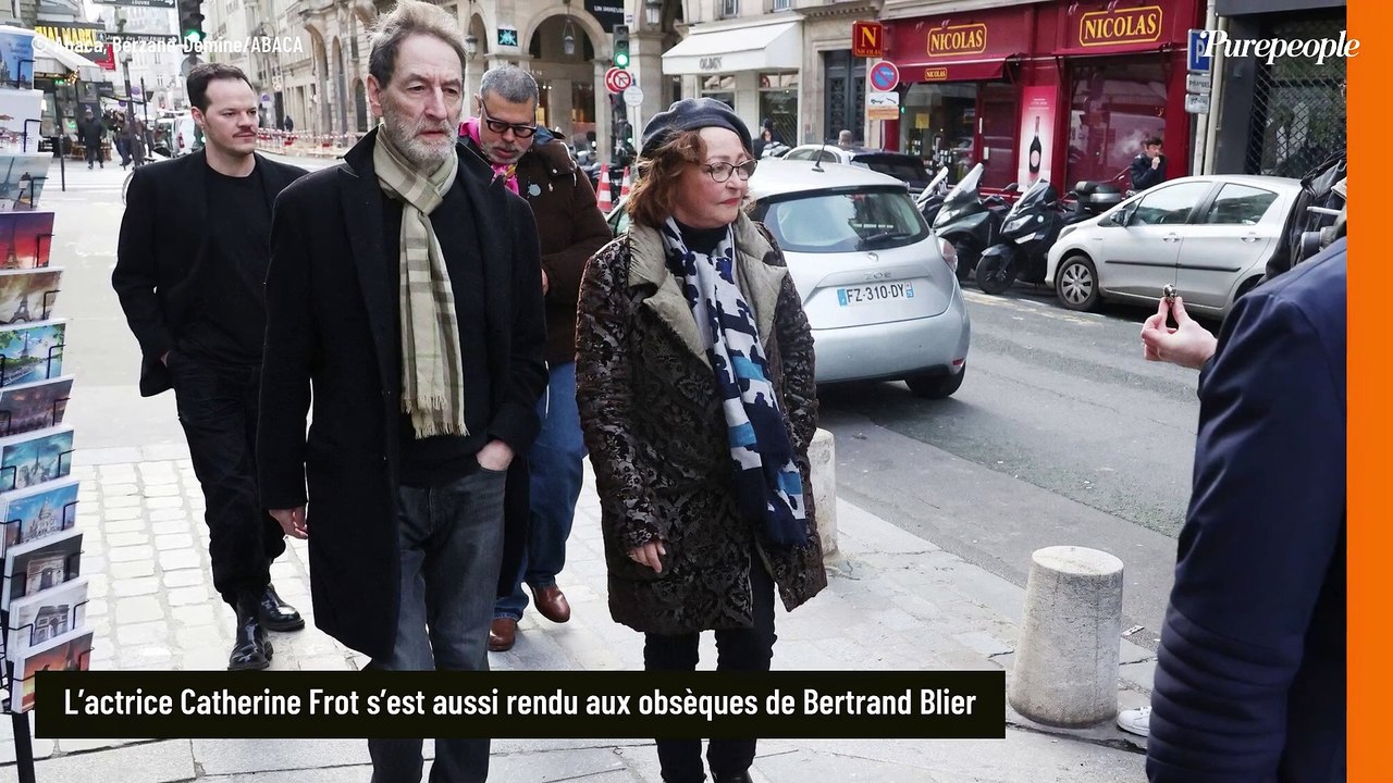 Nouvelle épreuve pour Josiane Balasko, présente, quelques mois après la perte de Michel Blanc, au dernier adieu à Bertrand Blier