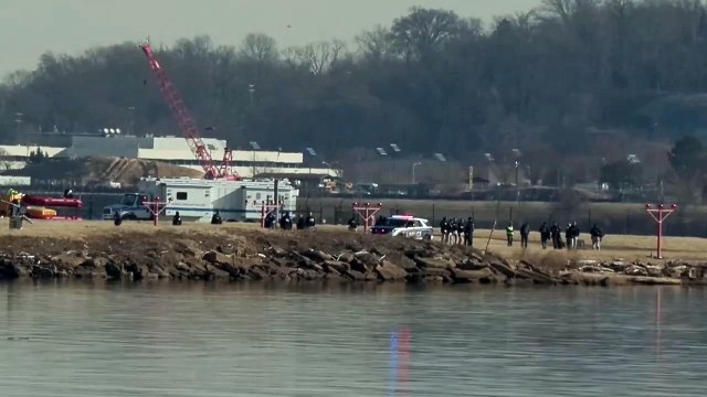 Autoridades descartan que haya supervivientes de accidente aéreo en Washington