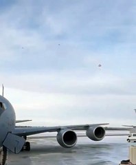 Piloto ejeta durante queda de avião nos EUA; aeronave explodiu