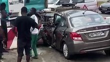 Accident à l’instant  après la descente du 4e pont entre un bus sotra une voiture Yango et une moto