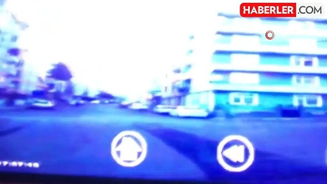 Otomobil ve Motosikletin Çarpıştığı Kaza Kamerada Görüntülendi