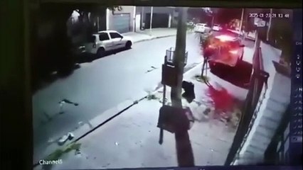 Graban cuando anciano dispara a joven que intento asaltarlo