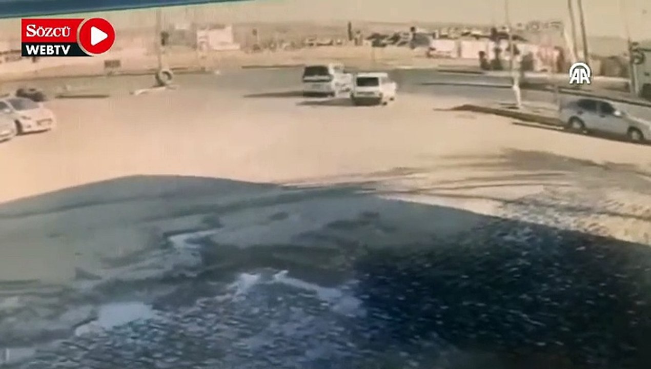 Hafif ticari araç ile otomobilin çarpıştığı kazada 14 kişi yaralandı