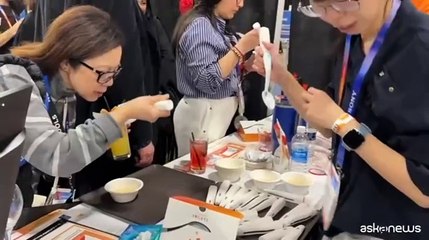 Il cucchiaio smart che sostituisce il sale con una scossa