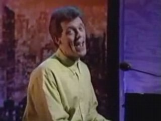 Hugh Laurie Dr [H]ouse chante Hey Jude