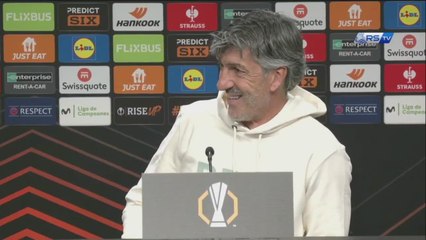 La reacción de Imanol en sala de prensa cuando ha visto de vuelta de un periodista