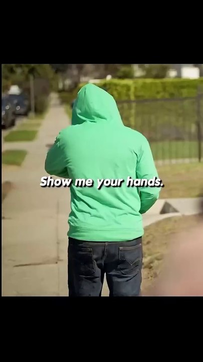 A police officer assaulted a simple crosswalker...😯😨 #series #movie