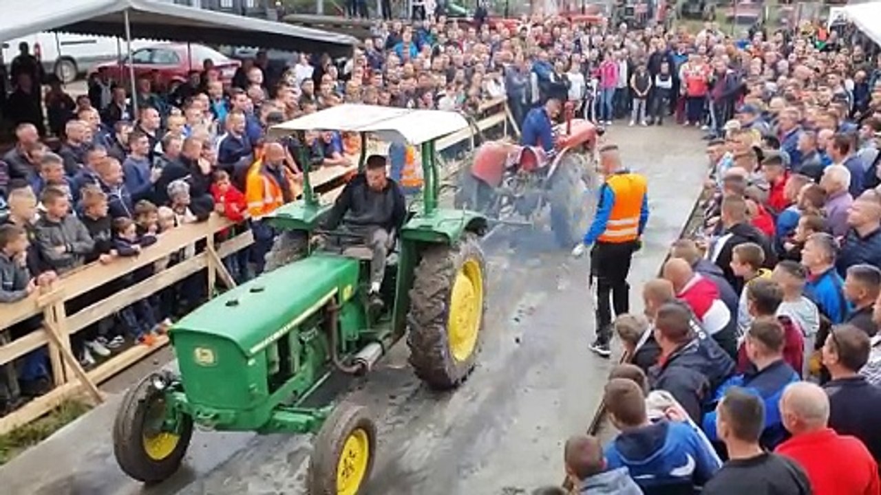 john deere 1020 vs Imt 533 (1)