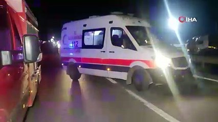 Bursa’da otomobil tırın altına girdi