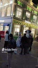 Özbekistan'ın İstiklal Caddesi Taşkent'de Bulunan Milliy Bag' (Millet Bahçesi)