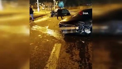 3 araç birbirine girdi çok sayıda yaralı var