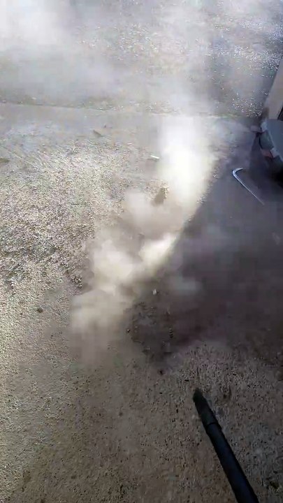 Nettoyage du garage au souffleur