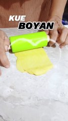 Proses pembuatan kue Boyan