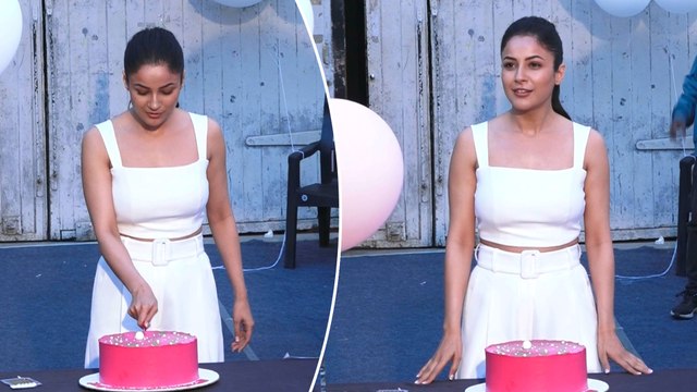 Punjab Ki Katrina Shehnaaz Gill Celebrates Her Birthday Bash With Paps By Cutting A Pink Cake!