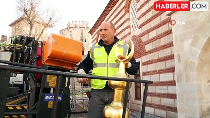 Yedikule Hisarı'ndaki ecdat mirası Fatih Mescidi'nin alemleri takıldı
