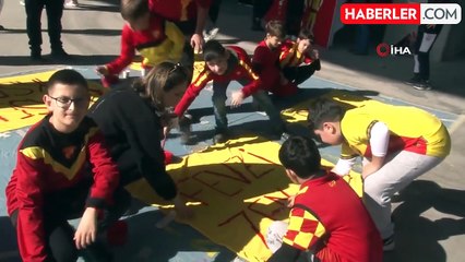 Göztepeli Çocuklar Alanyaspor Maçı için 500 Pankart Hazırladı
