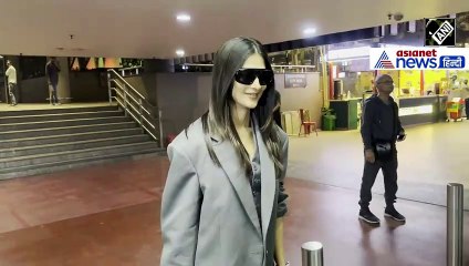 Pooja Hegde के फोन में क्या दिखा, Paps के कैमरे में हो गया कैद