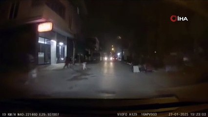 Otomobilin altında kalmaktan son anda kurtuldu! O anlar kamerada