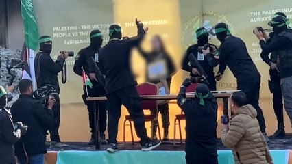 Gaza : le Hamas remet la soldate israélienne Agam Berger à la Croix-Rouge à Jabalia