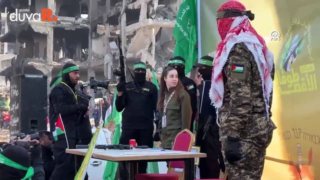 Gazze'de tutulan 1 İsrailli kadın esir, Kızılhaç ekiplerine teslim edildi