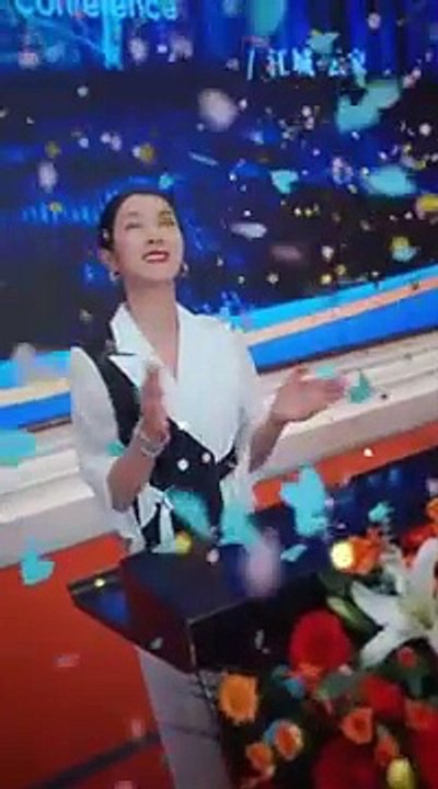 After divorcing her runaway husband, the girl accidentally broke into the private room of the boss