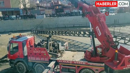 İnebolu'da Sel Sonrası Yeniden İnşa Edilen Üst Geçit Yerine Konuldu