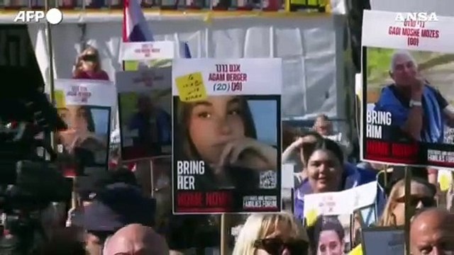 Libera la soldatessa Agam Berger, gioia in piazza a Tel Aviv