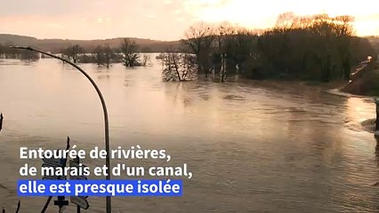 Inondations en Bretagne: Redon sous les eaux et isolée