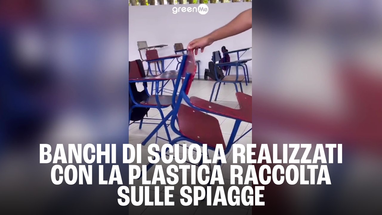 Banchi di scuola realizzati con la plastica raccolta sulle spiagge