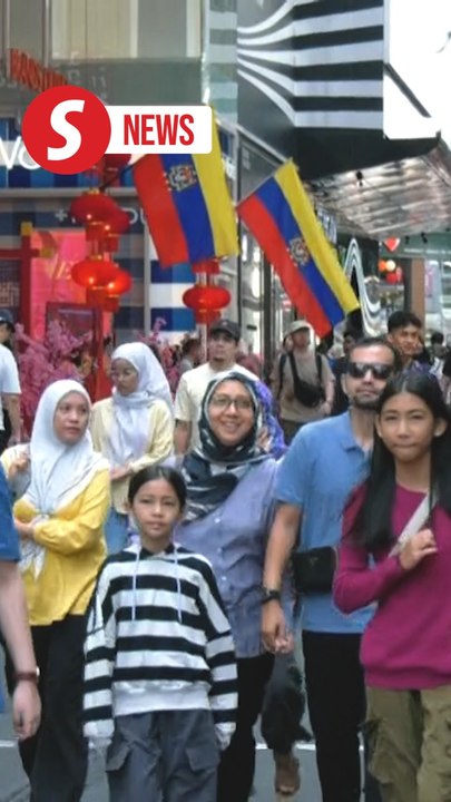 KL bustling with shoppers on CNY holiday